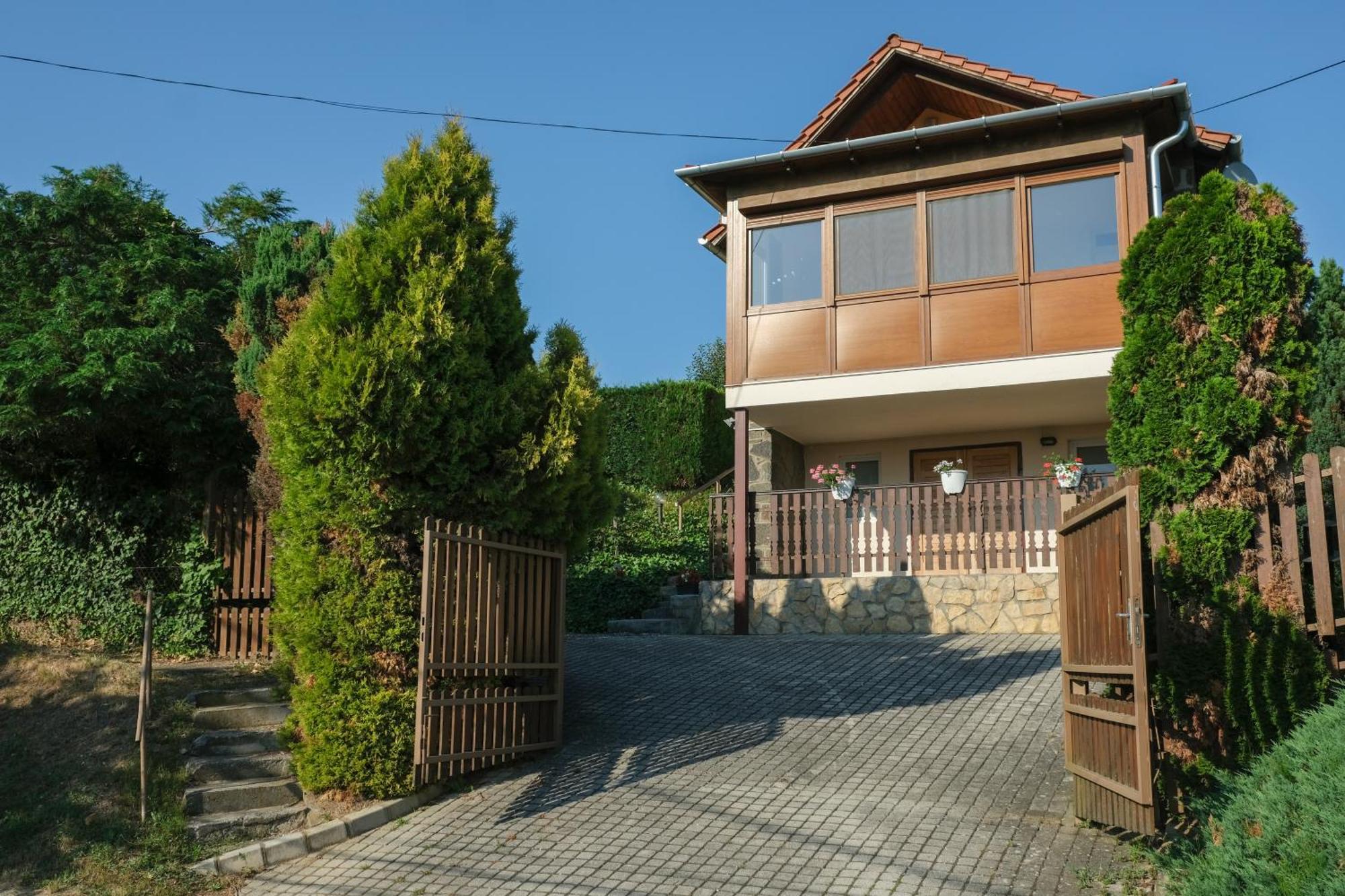 Panoráma Apartmanház Sárvár Exterior foto